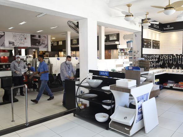 Loja de material de construção Vimercati, em Itapoã. O Governo do Estado permitiu a abertura de mais alguns segmentos de comércio. Dentro eles está o de material de construção por Carlos Alberto Silva