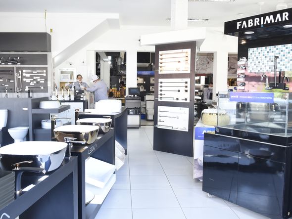 Loja de material de construção Vimercati, em Itapoã. O Governo do Estado permitiu a abertura de mais alguns segmentos de comércio. Dentro eles está o de material de construção por Carlos Alberto Silva