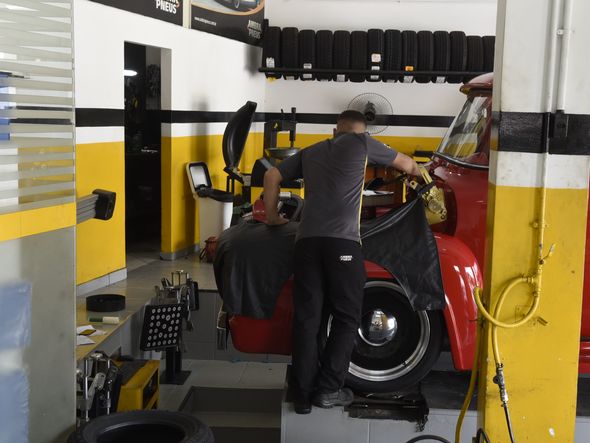 Loja de veículos em Itapoã por Carlo Alberto Silva