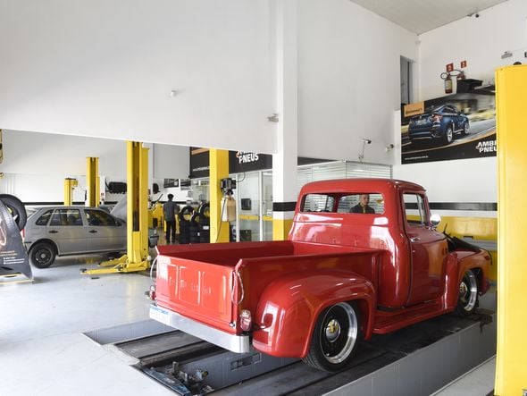 Loja de veículos em Itapoã por Carlo Alberto Silva