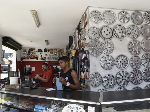 Loja de peças para veículos em Itapoã por Carlo Alberto Silva