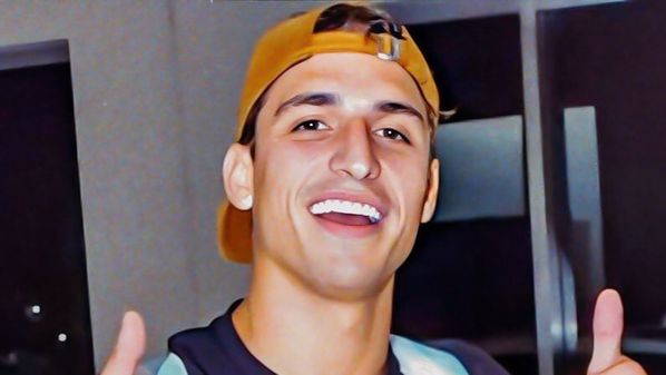 Ex-BBB foi tietado por fãs em aeroporto e aproveitou post no Instagram para falar de coronavírus e pedir a fãs para lavarem as mãos