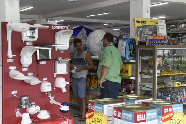 Abertura da material de construção Coqueiral no Parque das Gaivotas.  por Carlos Alberto Silva