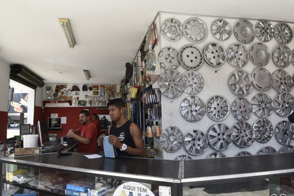 Loja de peças para veículos em Itapoã por Carlo Alberto Silva