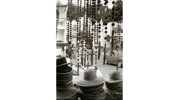 1979 - Convento da Penha, barracas, obras e romeiros - Foto Gildo Loyola por Gildo Loyola