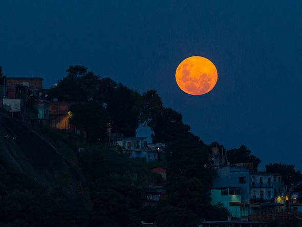 Lua cheia vista de Bento Ferreira - Vitória-ES por Vitor Jubini