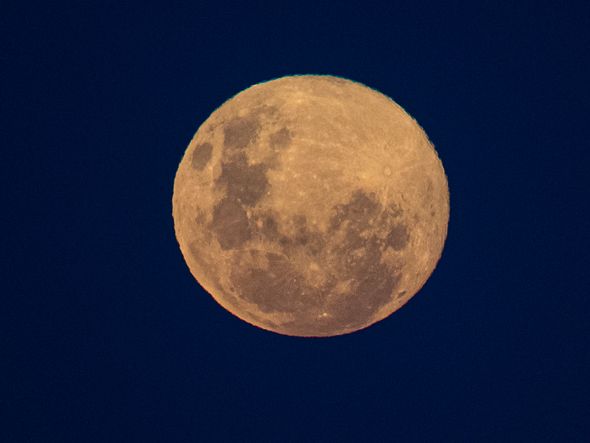 Lua cheia vista de Bento Ferreira - Vitória-ES por Vitor Jubini