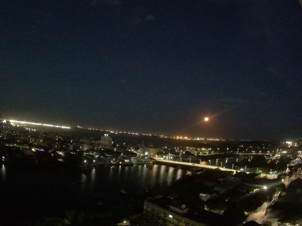 Superlua vista no céu do ES encanta capixabas por Fábio Passos