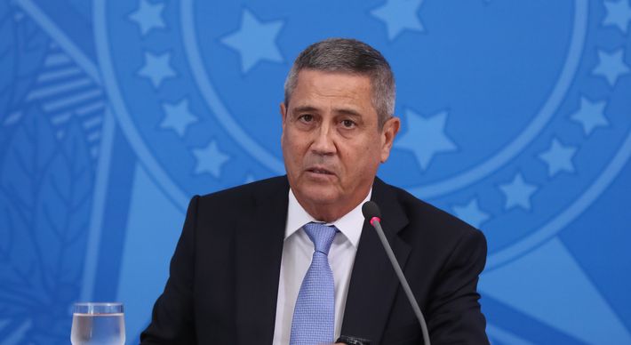 Militar agora é alvo do 'gabinete do ódio', integrado pelo vereador do Rio Carlos Bolsonaro