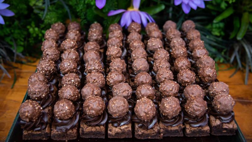 Brownies com brigadeiro belga meio amargo e Ferrero Rocher, por Panela de Brownie