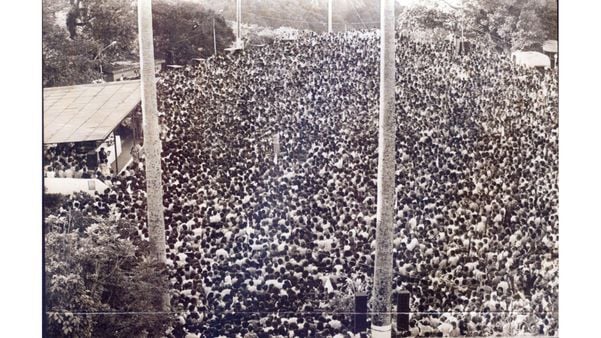 1988 - Missa Campal durante a Festa da Penha - Foto Luiz Pajaú  por Luiz Pajaú