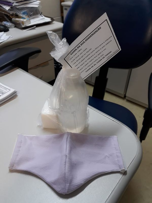 Kits de higiene com máscaras estão sendo distribuídos para servidores do presídio em Colatina