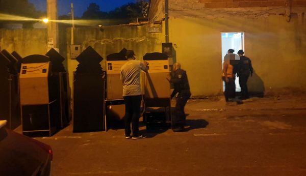 Local possui apenas uma porta de entrada e não há janelas