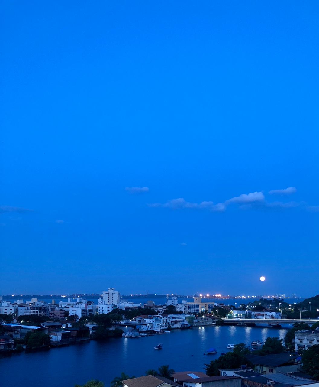 Superlua brilha no céu do ES e encanta capixabas
