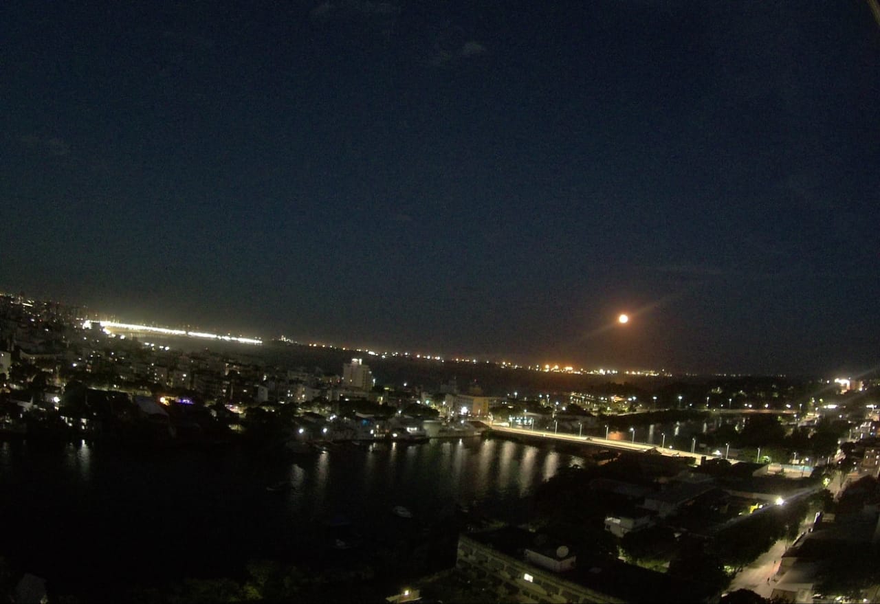 Superlua vista no céu do ES encanta capixabas