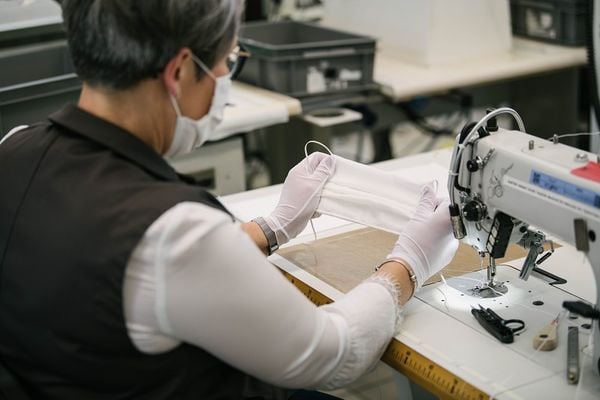 Louis Vuitton reabre fábricas na França para a produção de máscaras