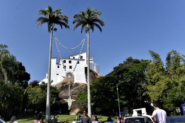 O tradicional terço gigante vai ser erguido em outubro, no Mês do Rosário.