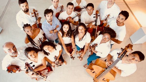 Entre os registros, a orquestra destaca o concerto em homenagem a Michael Jackson e Ballet Lago dos Cisnes para os entendiados de plantão passarem o tempo