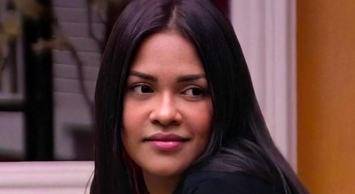 Sister incomodou até a amiga Mari Gonzalez, que teve que ajudar Flayslane após confinada urinar no chão da casa mais vigiada do Brasil
