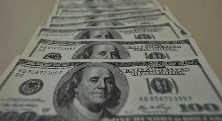 Mudança de discurso do governo federal faz moeda norte-americana cair a R$ 5,46 após seis semanas de alta