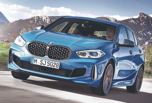O BMW M135i xDrive vai de 0 a 100km