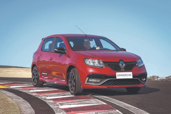 Sandero RS vem com motor flex 2.0
