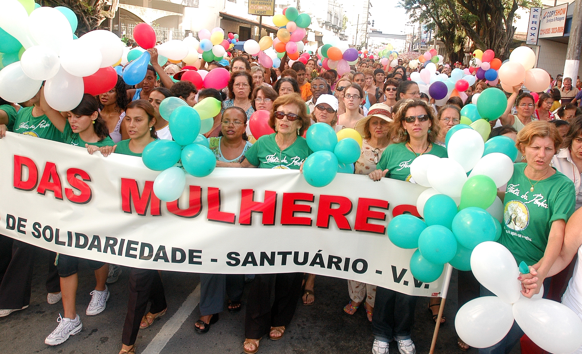 Data:15/04/2007 - ES - Vila Velha - Romaria das Mulheres em homenagem a Nossa Senhora da Penha - Editoria: Cidades - Foto: Fábio Vicentini - GZ
