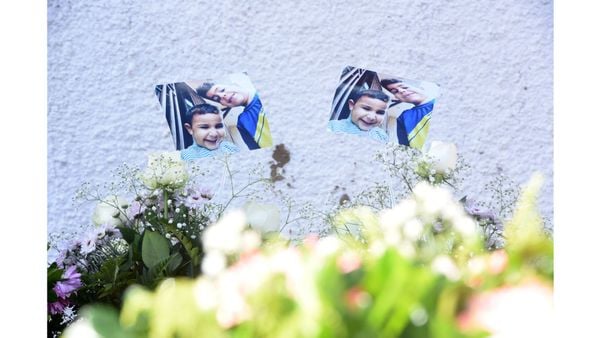 Enterro dos irmãos Kauã e Joaquim no Cemitério São José  por Carlos Alberto Silva