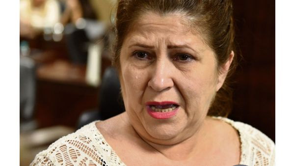Marlúcia Butkovsky Loureiro, avó de Kauã, chora durante entrevista no Fórum de Vitória após CPI dos Maus-Tratos em Crianças e Adolescentes do Senado, realizada na Vara Criminal de Vitória, ES por Fernando Madeira