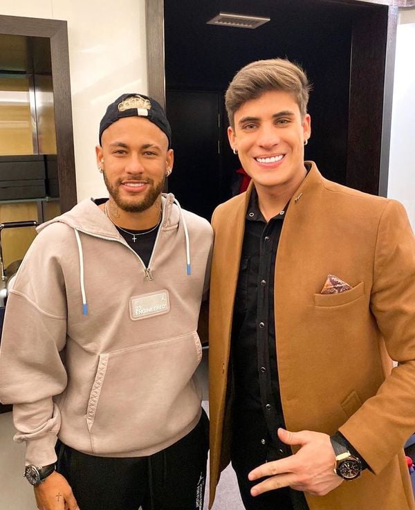 O jogador Neymar e o gamer Tiago Ramos