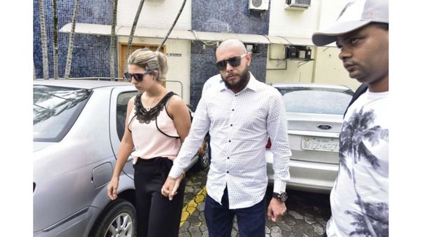 À polícia, George contou
que, na tentativa de salvar
as crianças, ele teve queimaduras nos pés e cílios.  por Marcelo Prest