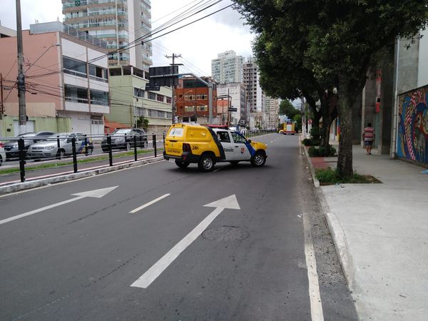 Trânsito na Avenida Leitão da Silva foi liberado por volta das 13h20 desta segunda-feira (13)
