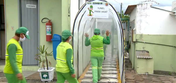 14/04/20 - Aracruz - Empresa de Aracruz cria túnel com produtos para proteger funcionários da covid-19
