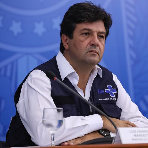 Manipular números é lealdade militar burra e genocida, diz Mandetta