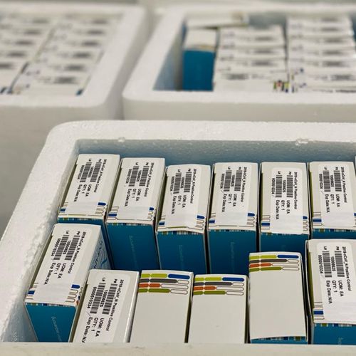 Com 2,6 mil testes em atraso no Lacen, ES faz parceria no Paraná