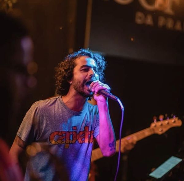 Diego Lyra canta nesta noite no Festival Amor e Esperança, em live no Instagram da TV Gazeta a partir das 20h30