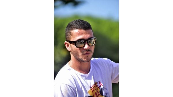 Pai de Kauã Salles, Rainy Butkovsky, em manifestação pedindo justiça pela morte do filho -  por Marcelo Prest