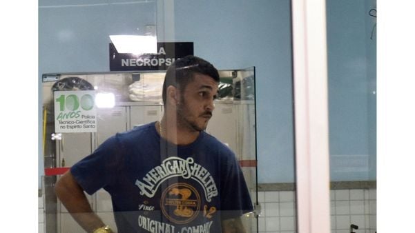 Pai de Kauã Salles, Rainy Butkovsky, no DML, em Vitória  por Fernando Madeira