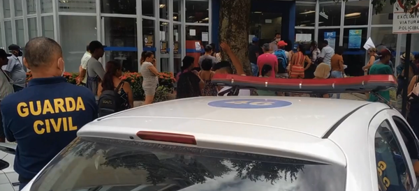 15/04/20 - Agências bancárias registram filas gigantescas para receber auxílio no Norte do ES