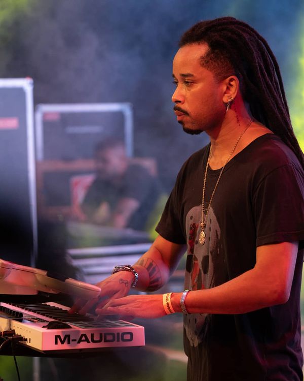 O músico Barol Beats é atração no programa Salva Mãe das Alegrias  