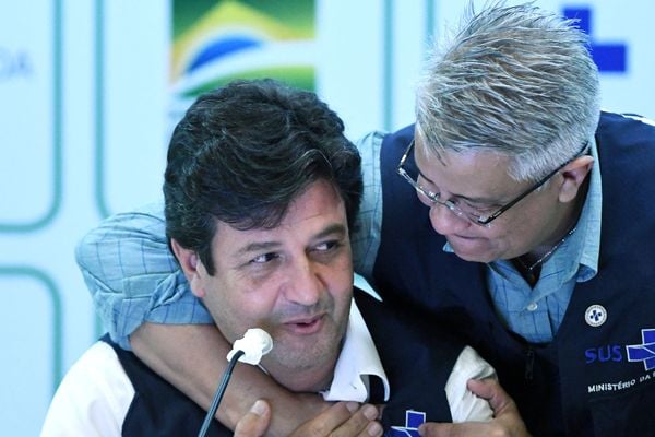  O ministro Luiz Henrique Mandetta durante coletiva sobre a sua saí­da da pasta da Saúde,  com o secretário Wanderson de Oliveira
