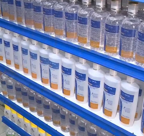 Álcool em gel volta a aparecer nas prateleiras em Cachoeiro