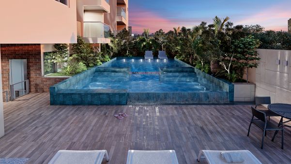 Área de lazer do Morada Mar do Leste conta com piscina, sauna, área gourmet, churrasqueira e confraria