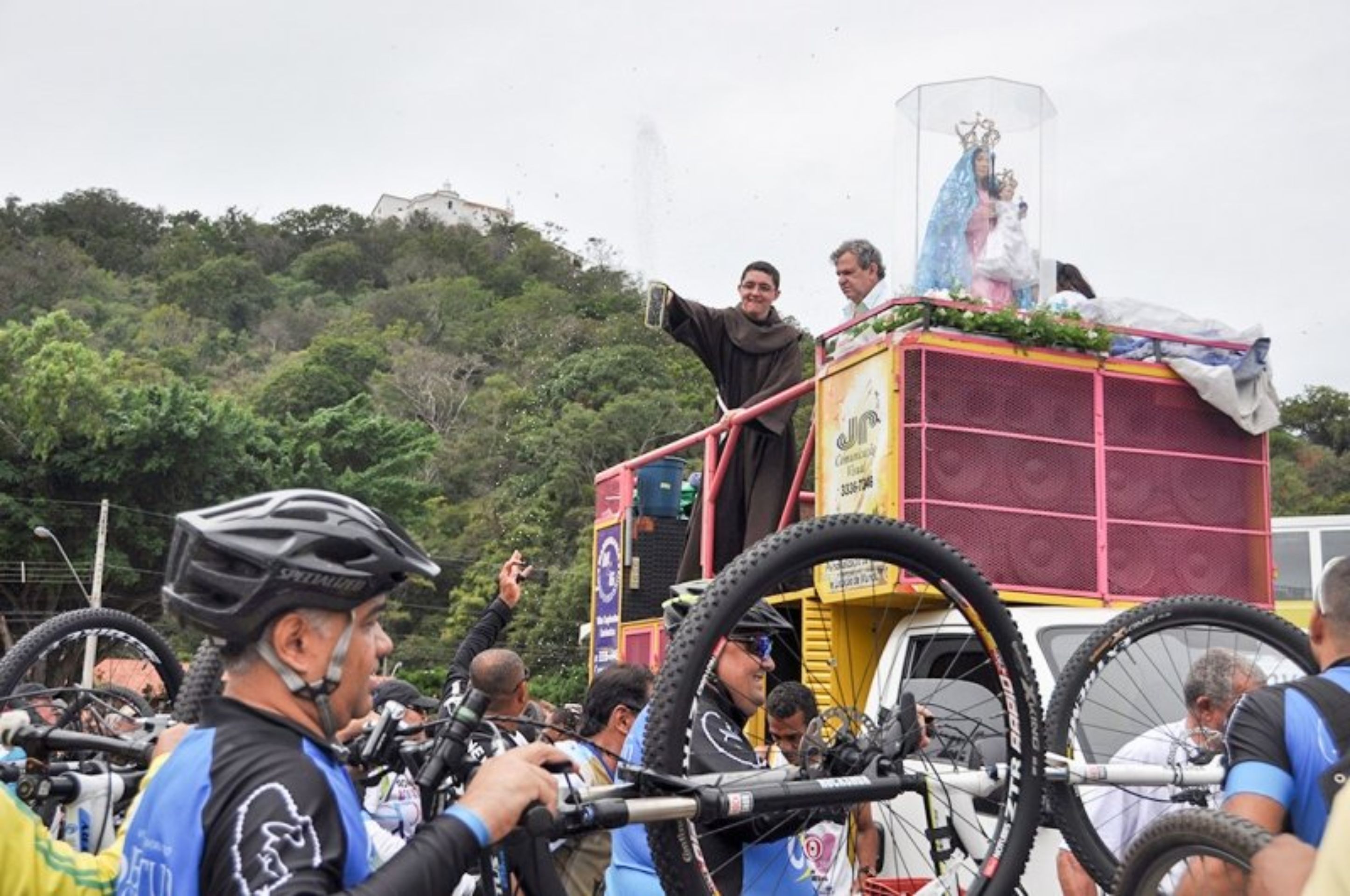 É a primeira vez que romeiros de bicicleta partirão de Vitória para Vila Velha nas celebrações da Festa da Penha; veja o horário da interdição