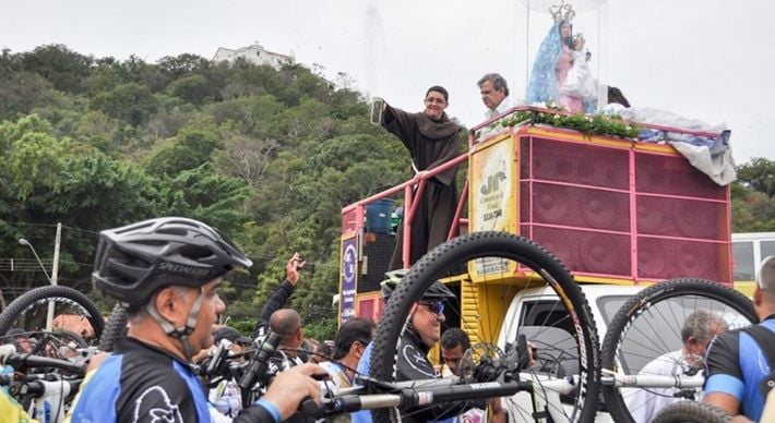 É a primeira vez que romeiros de bicicleta partirão de Vitória para Vila Velha nas celebrações da Festa da Penha; veja o horário da interdição