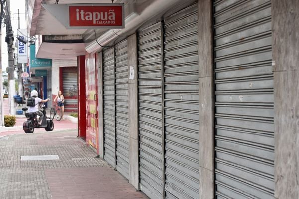 Comércio fechado por causa do coronavírus no Centro de Vila Velha