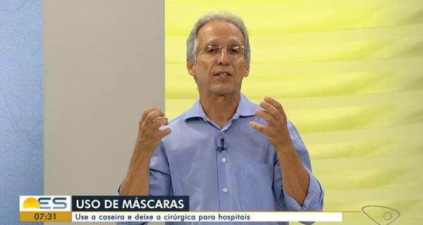 O médico infectologista Lauro Ferreira Pinto durante entrevista à TV Gazeta