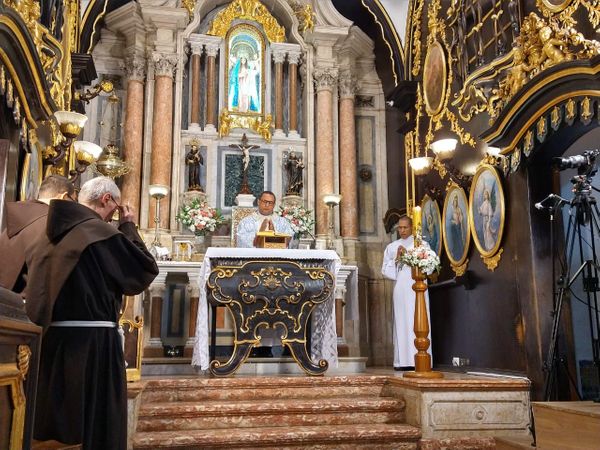 Padre Anderson Teixeira conclamou os fiéis a não se deixarem abater pelas dificuldades do momento.