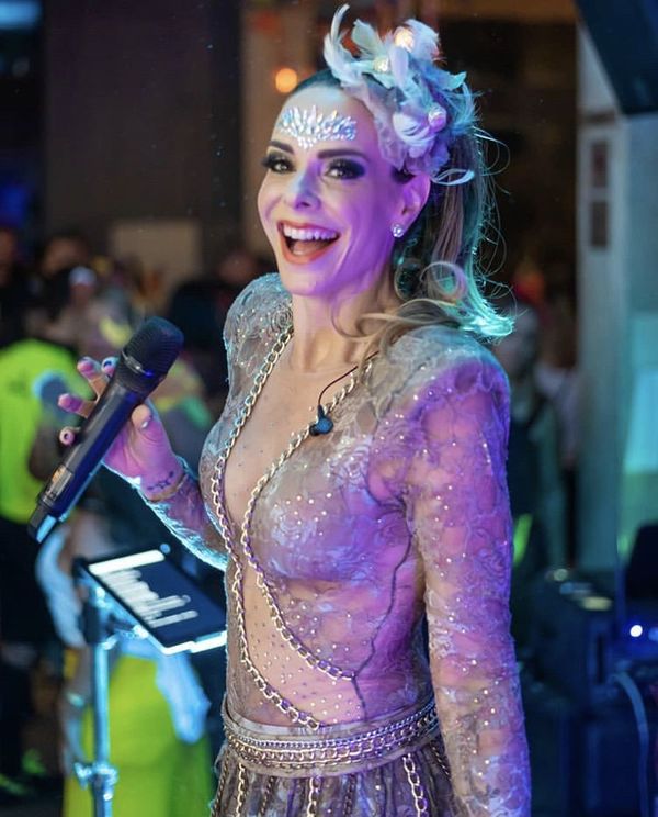Flavia Mendonça se apresenta em live no Instagram da TV Gazeta a partir das 19 horas