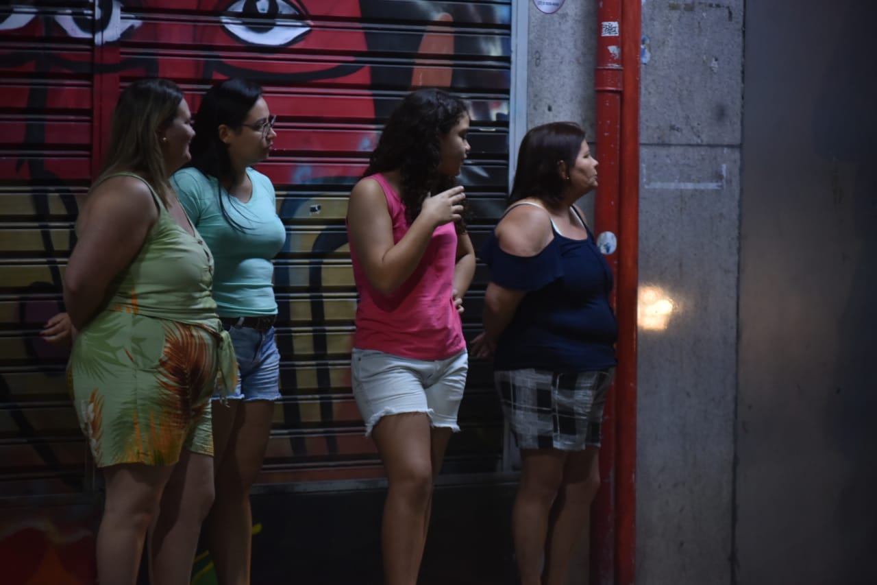 Imagem de Nossa Senhora da Penha, no carro dos bombeiros, pronta para o início da Romaria da Famílias